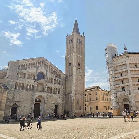 Luxury 5 Al Duomo Di Parma Apartment Bagian luar foto