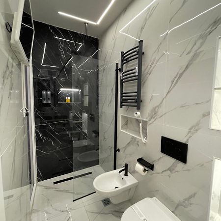 Luxury 5 Al Duomo Di Parma Apartment Bagian luar foto