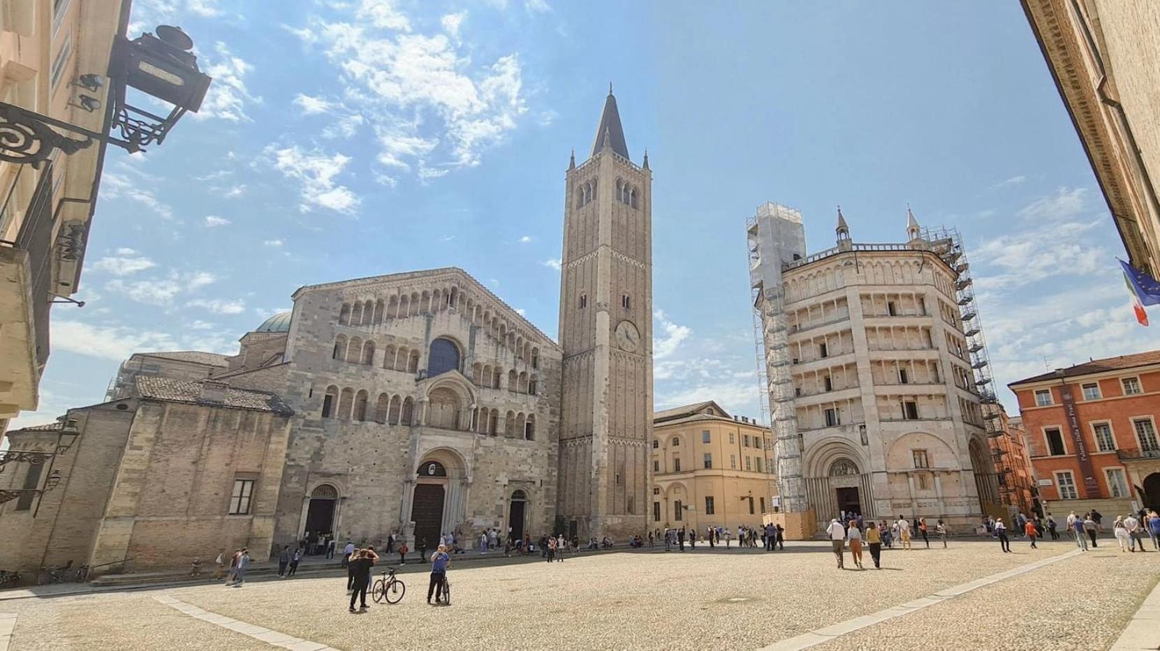 Luxury 5 Al Duomo Di Parma Apartment Bagian luar foto