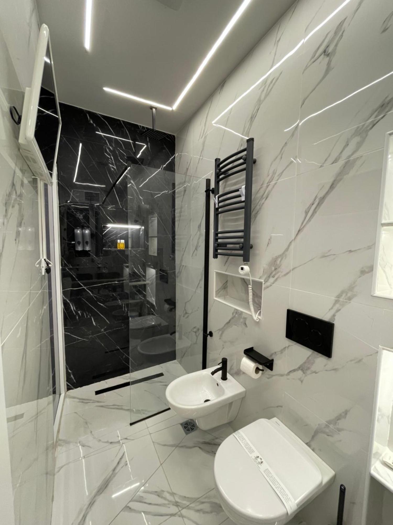 Luxury 5 Al Duomo Di Parma Apartment Bagian luar foto