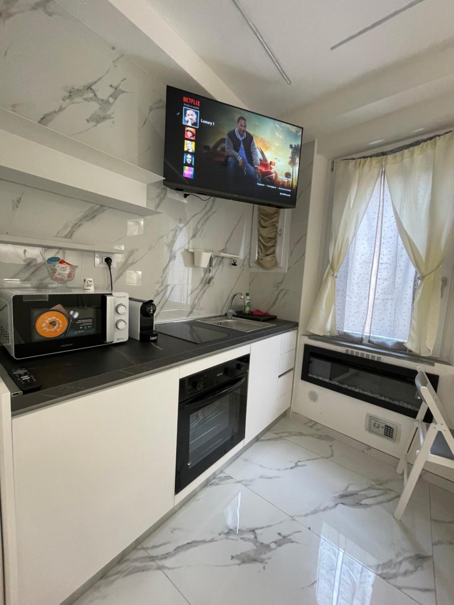 Luxury 5 Al Duomo Di Parma Apartment Bagian luar foto